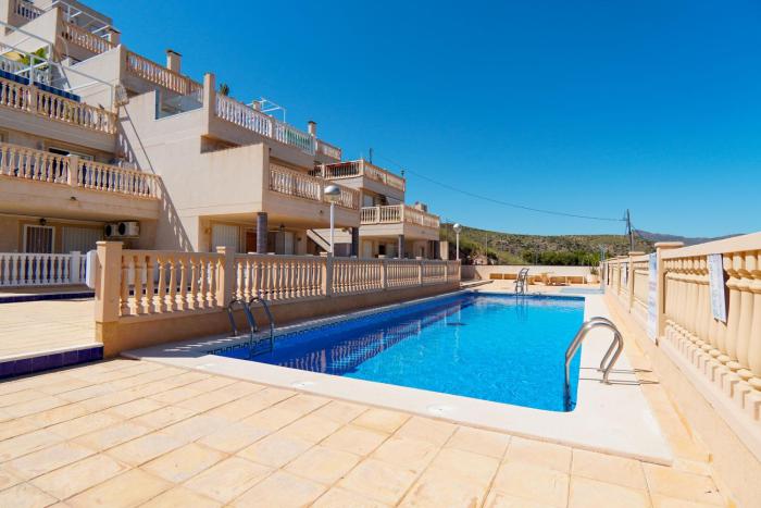 Apartamento para 4 con vistas al mar, Piscina, parking y WiFi