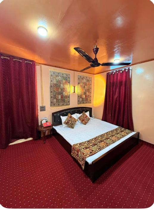 Houseboat kenya
