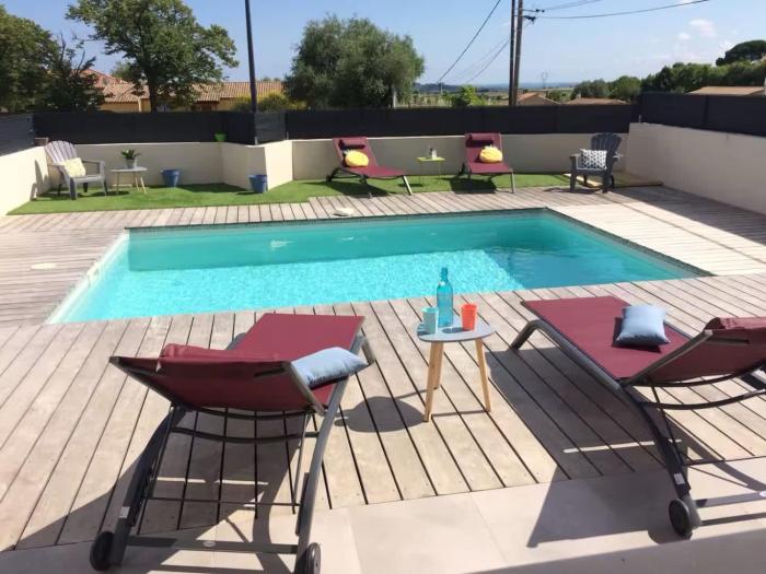 Spacieuse villa avec piscine garage et wifi