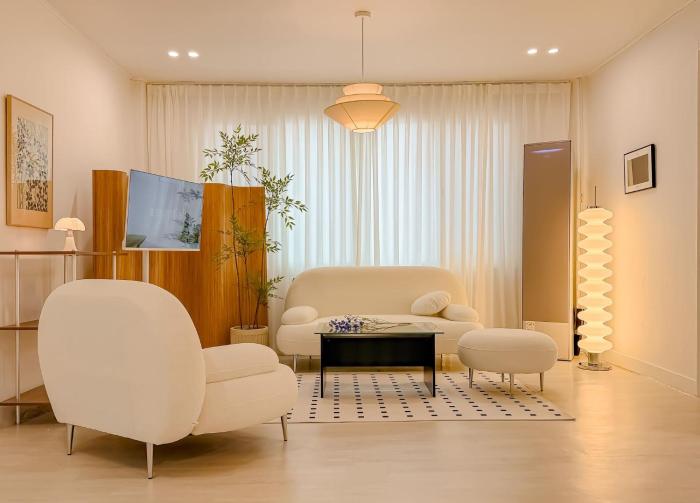 Large accommodation for 10 people, Near Jongno, Itaewon , Seongsu,family trip
