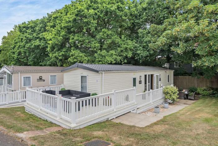 Maple Brook Lodge Sea Breeze Shorefield
