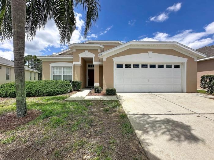 Whispering Palms - Luxury 4-Bedroom Pool Home Near villa