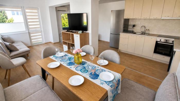 Spacious & Quiet 3BR Apartment, City Center & Sea Garden