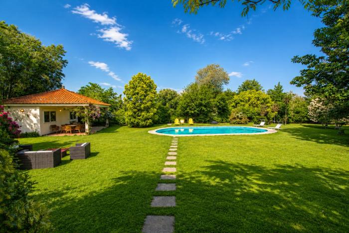Holibai As Landras Piscina y vistas al Miño, Tomiño