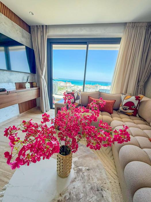 Superb ocean-view apartment 2 minutes from the TGV train station
