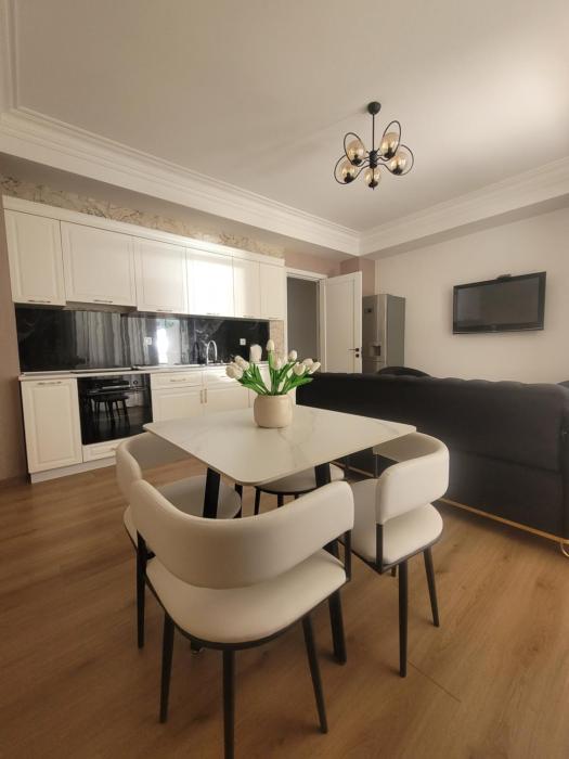 Spacious Luxury Apartment Near Vake Park & Turtle Lake