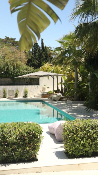 Marbella Bliss - Serenity 4-Bedroom VILLA with Exclisive HEATED Private POOL & Jacuzzi, Tropical Garden, Marbesa - Steps from the Cabopino Beach