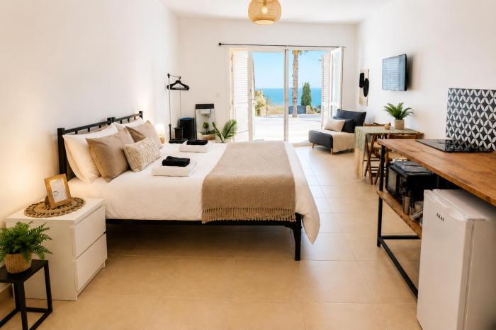 Hilltop Studio with Sea View in Gozo