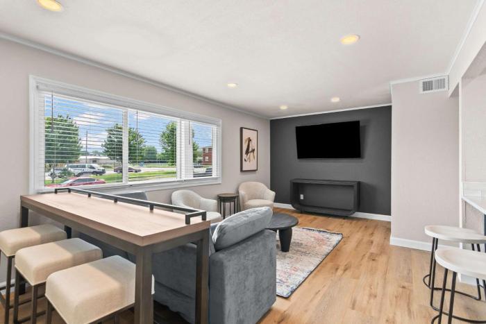 Newly Renovated Unit in Central Spfld #301