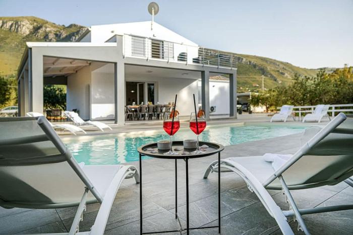 Luxury Villa La Perla - Castellammare del golfo with Pool, Garden and Parking