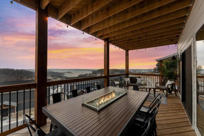 Stunning view-Hot Tub-Game Room-Indoor Pool Access