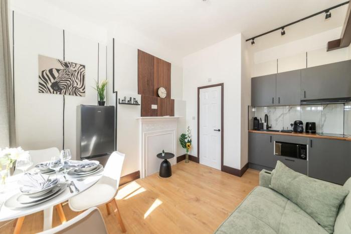 Modern New Kensington Home with AC