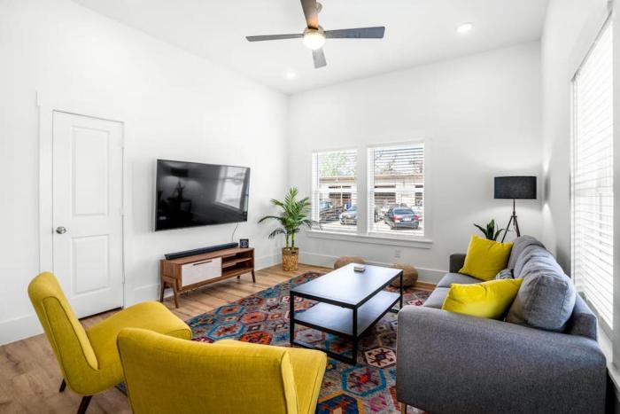 Cloud 9 Super - Luxe at East Downtown