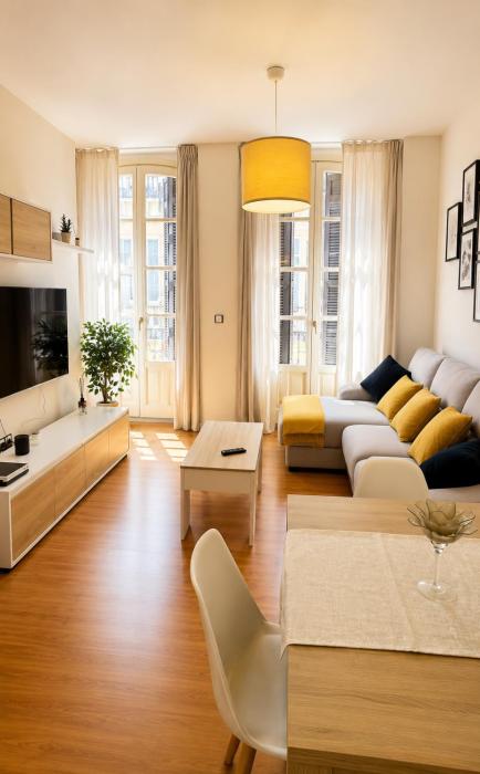 Elegant 3BR Apartment Near Calle Larios with Elevator and AC
