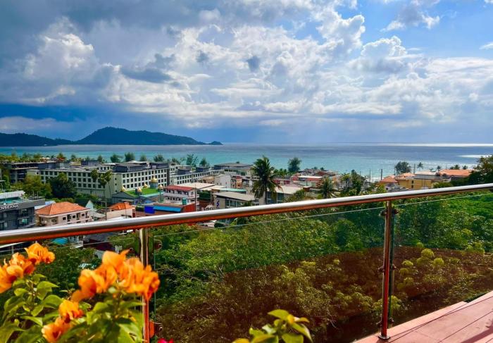 Andaman Hills - panoramic sea view house with maid