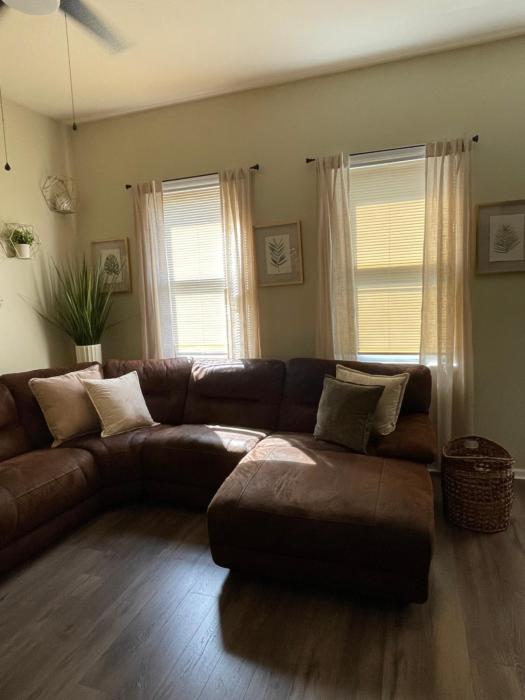 Urban 2BR Near LightRail Easy NYC and MetLife Access