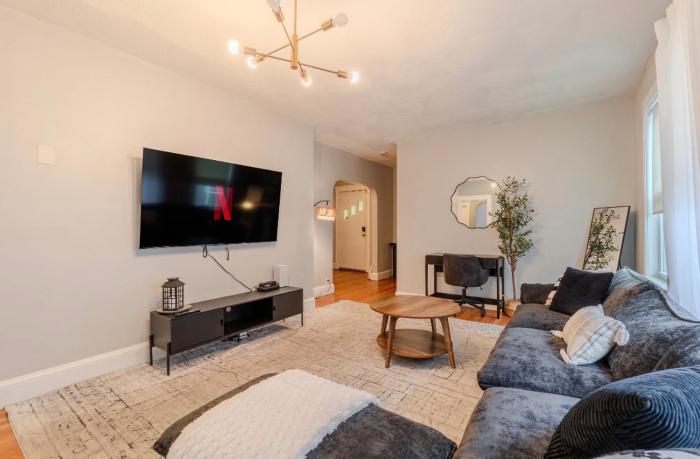 Modern 3BR 2BA Near Boston and MBTA Bright and Stylish