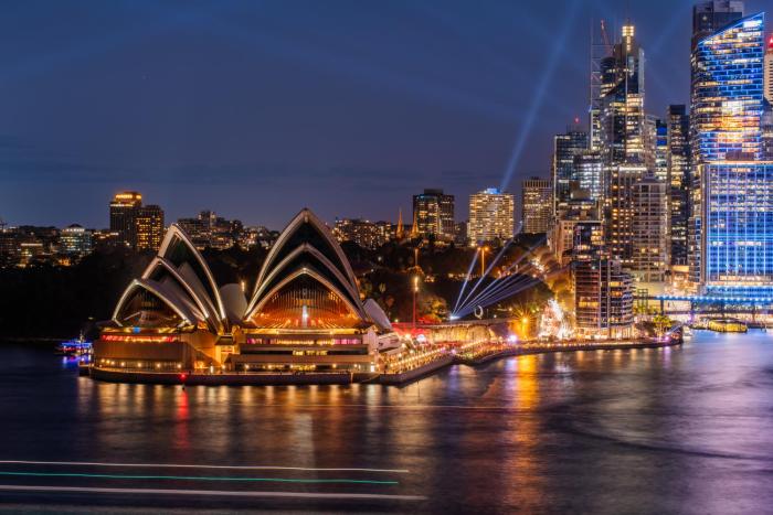 Stunning Opera House View Apartment