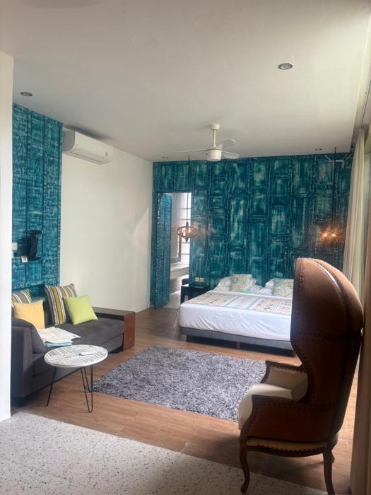 NEW, Modern 1BR, Quiet-Kitchen-Worspace-100Mb