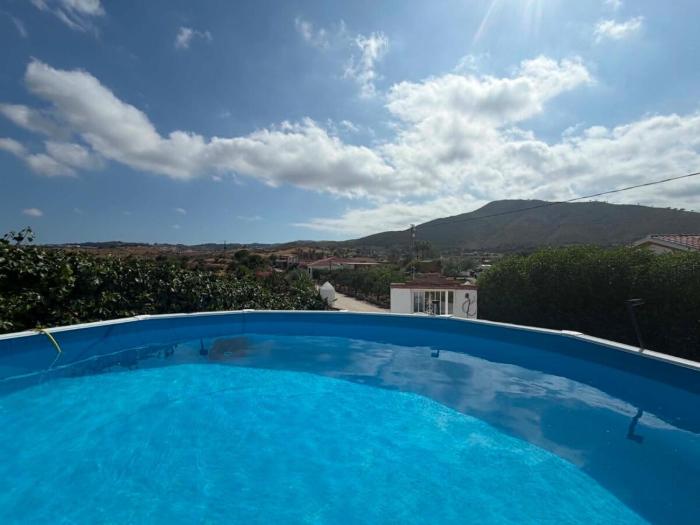 Countryside Escape Just Minutes from the Coast