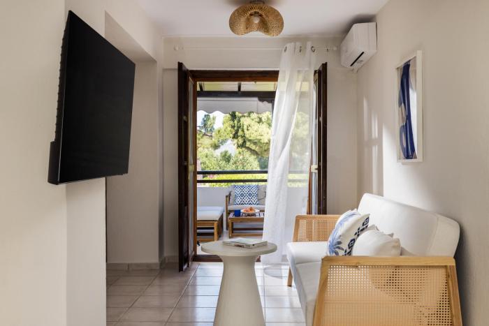 Aegean Blue Retreat - Exclusive Beach Access