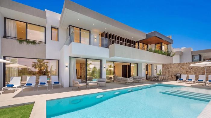VACATION MARBELLA I Villa The Address, Brand-New Villa, Private Turquoise Pool, 6BDR, Prime Golf Valley Location, Minutes from Puerto Banus, Luxury Interiors, Private GYM, Lounge Bar