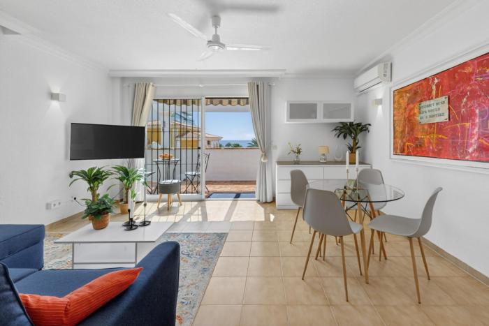 Benalmadena Views - Bright Sea View Apartment near Santa Ana Beach