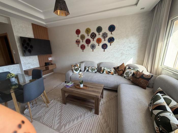 Luxury Appartement Style Côte dIvoire Hyper Centre Agadir Balcon WiFi Mer à 7 Min