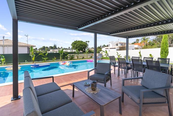 Elegant sea view 4 bedroom villa pool, BBQ