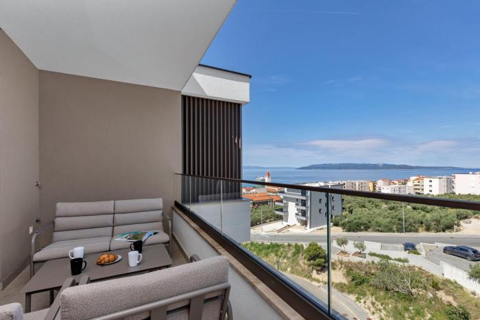 Knezović Apartment with Sea View