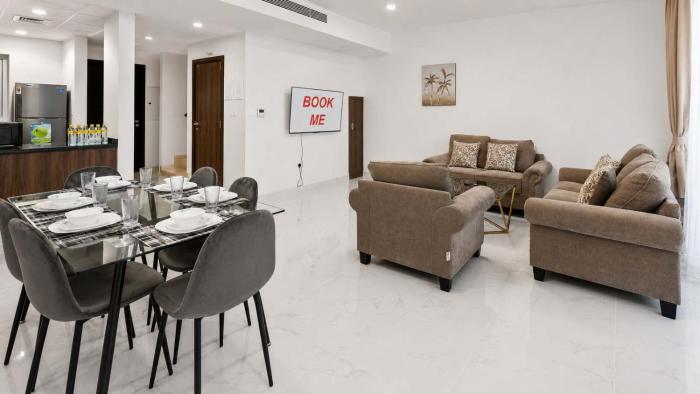 Free housekeeping visits during your stay - StayShort - Family Villa for 6 with Waterpark Access