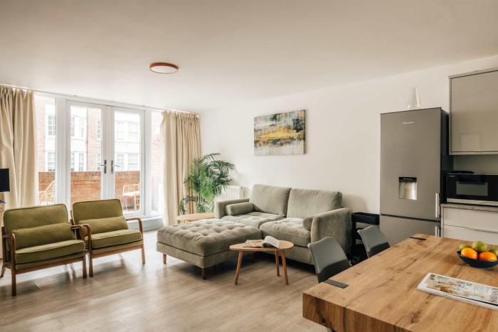 Kensington Gardens 2 bedroom flat with a balcony