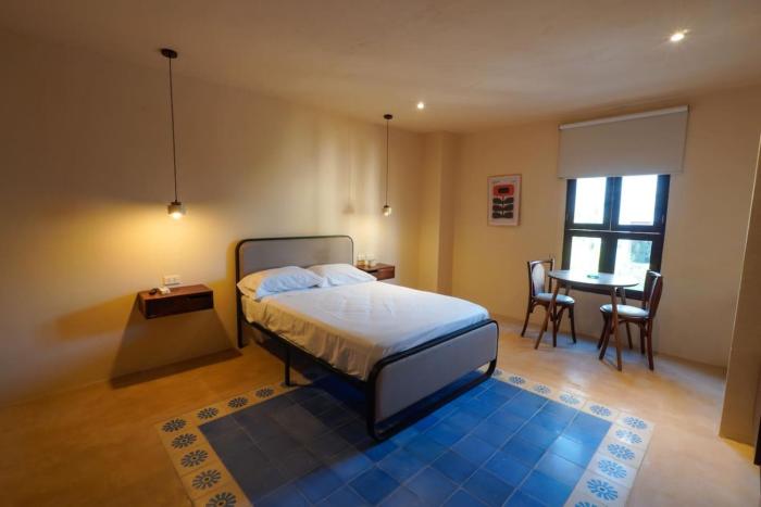 Beautiful studio in the heart of the city.