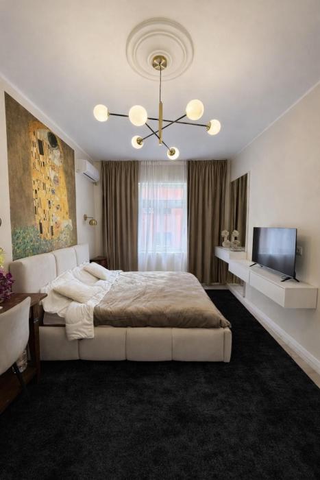 Central 2 bedroom Apartment in Bllok Agimi Art Center