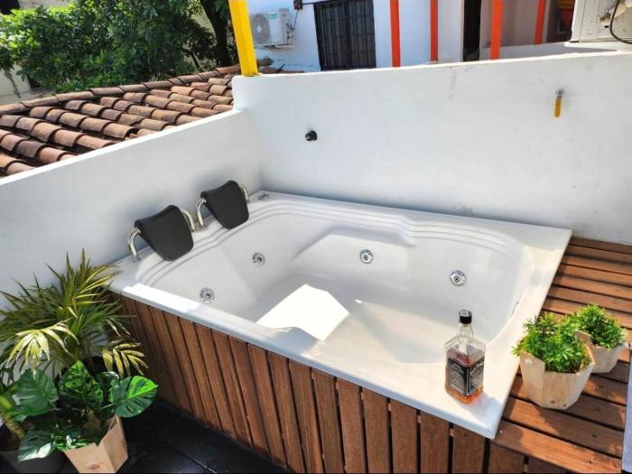 Guatape loft WC AC KITCHEN HOTE TUBE