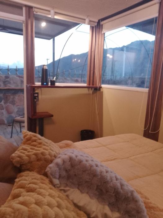 " Petit Box" Habitación Boutique de Diseñador con baño privado en Montaña - Cocheras- Vistas Panorámicas a la Montaña- Sobre Ruta 82 Camino a las Termas de Cacheuta, Alta Montaña , Chile - Experiencia en un contenedor