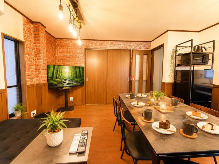 LEON RESORT HOTEL Max14people Shinosaka 1min Higashimikuni 4min Umeda 7min Nanba Shinsaibashi 14min USJ Great location Private House 最大14名 新大阪 新幹線 東三国 梅田 心斎橋 難波 立地最高 大阪観光