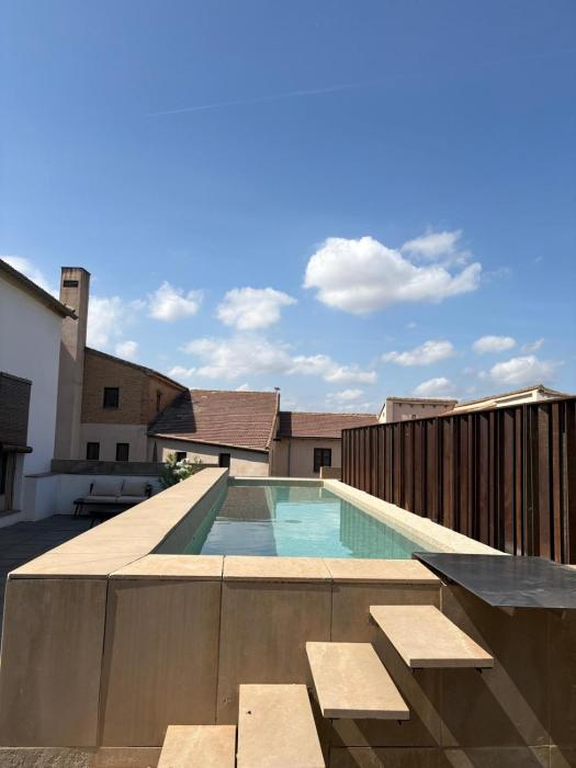 molino rehabilitado con gran terraza y piscina