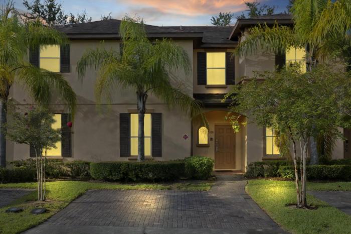 4 Bd 3 Ba Regal Palms 2725 Ca