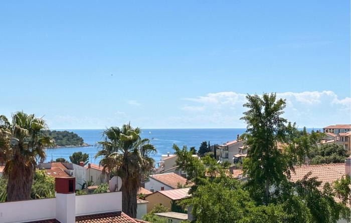 Nice Apartment In Medulin With Lake View