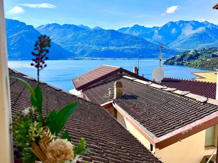 Piccolo Borgo vista lago di Como by Gottschalk