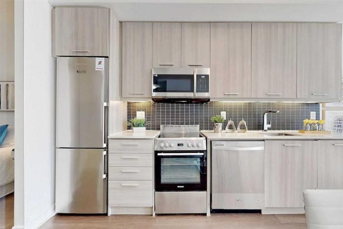 Skyline View 2BD Condo in Downtown Toronto