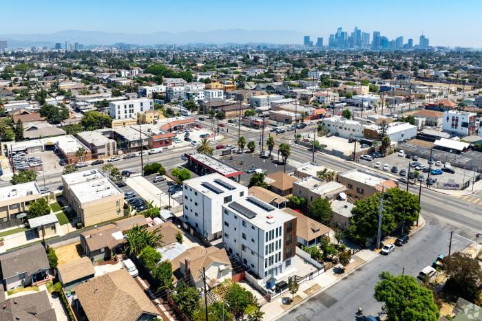 MH 1419 West 35th Street Los Angeles, CA 90018