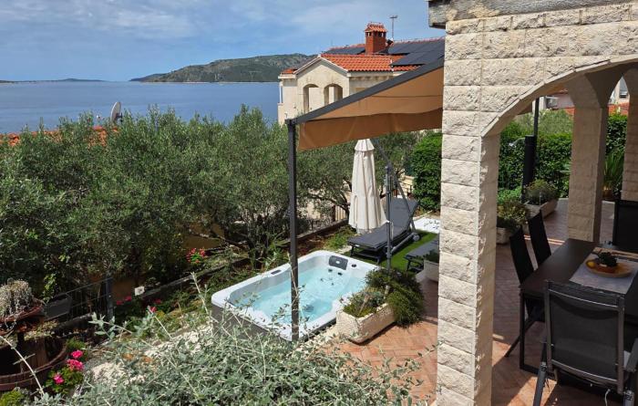 Amazing Apartment In Okrug Donji With Wifi