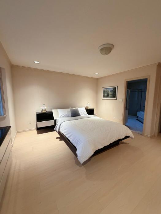 Spacious 5 BR Family Home Near YVR&Vancouver