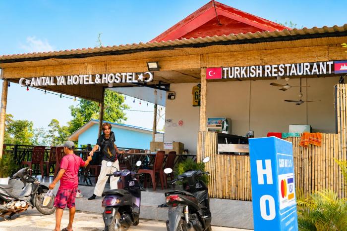 Walking Street Koh Rong Hostel Restaurant & Bar