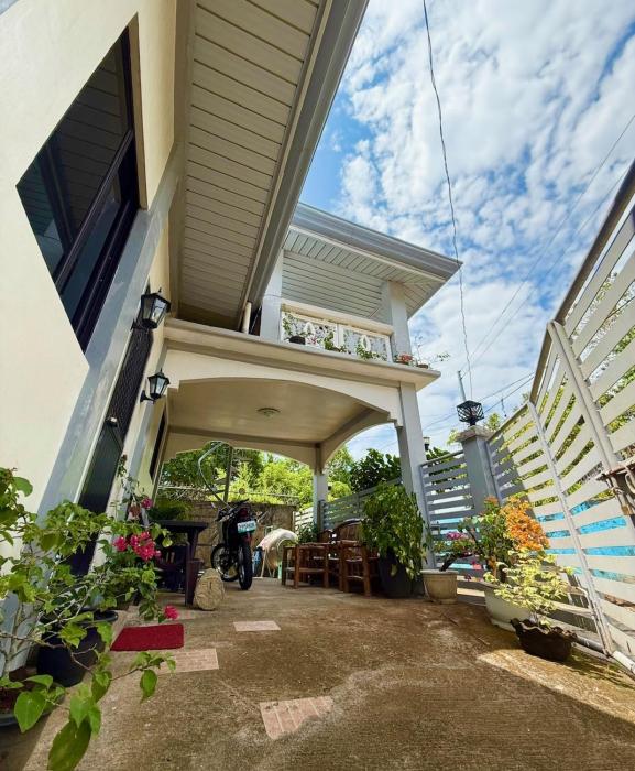 Nimrods Cafe - Airconditioned Queen Beds with Starlink Wi-Fi