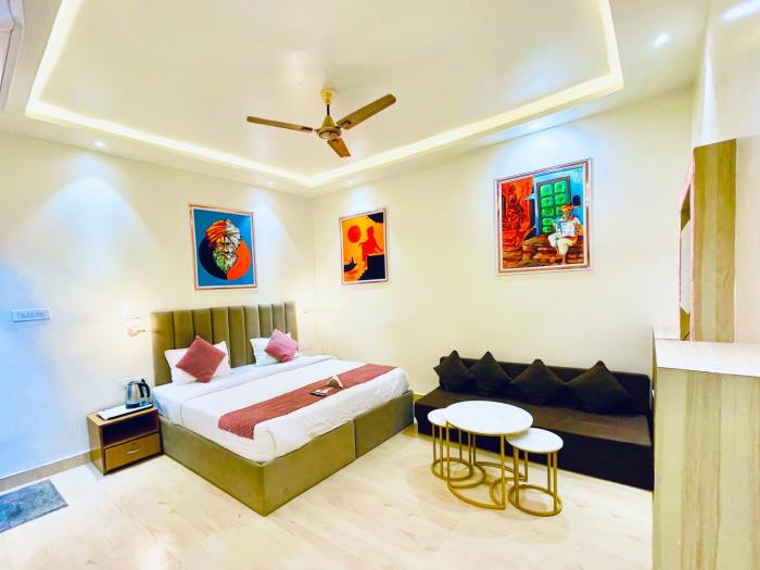 NEW BEST HOTEL - THE B-INN - Premium & Best Comfortable and Luxury Stay - Near Kashi Vishwanath Temple & Ganga Ghat Varanasi - Free Room Service & Wi-Fi - BEST HOTEL IN VARANASI