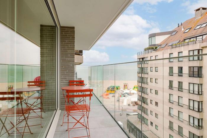 Stylish coastal apartment for 4 with sea view