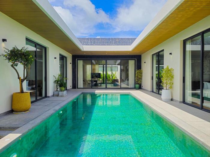 Modern Luxury 4BR Pool Villa by the Sea E2